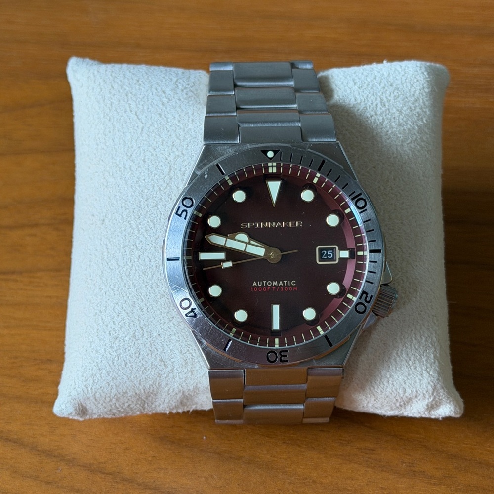 Spinnaker Boettger Automatic Dive Watch - Burgundy Dial
LIMITED EDITION 015/200